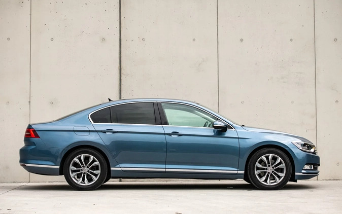 Volkswagen Passat cena 74900 przebieg: 166000, rok produkcji 2016 z Sochaczew małe 301